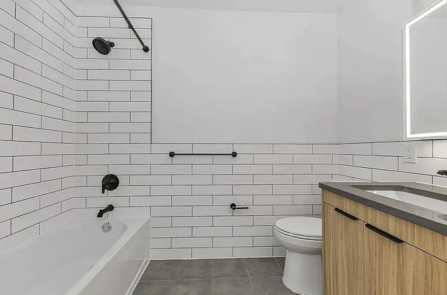 Foto del edificio - 394 E 8th St