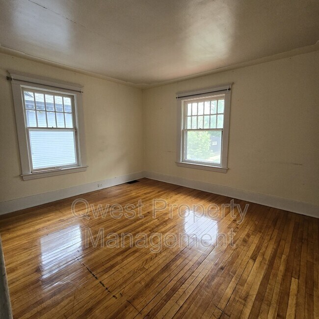 Foto del edificio - 1337 Logan St SE
