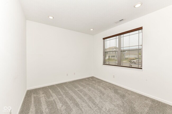 Building Photo - 291 Limerick Ln