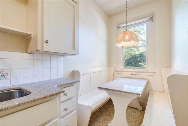 Foto del edificio - 1103 W 22nd St