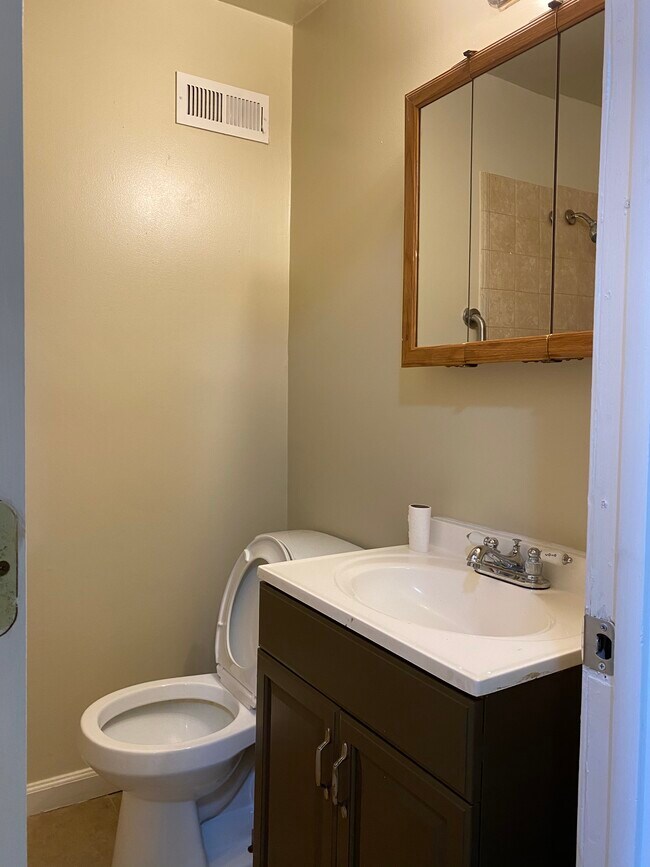 Building Photo - 1809 I St NE
