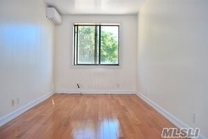 Foto del edificio - 119-40 Metropolitan Ave