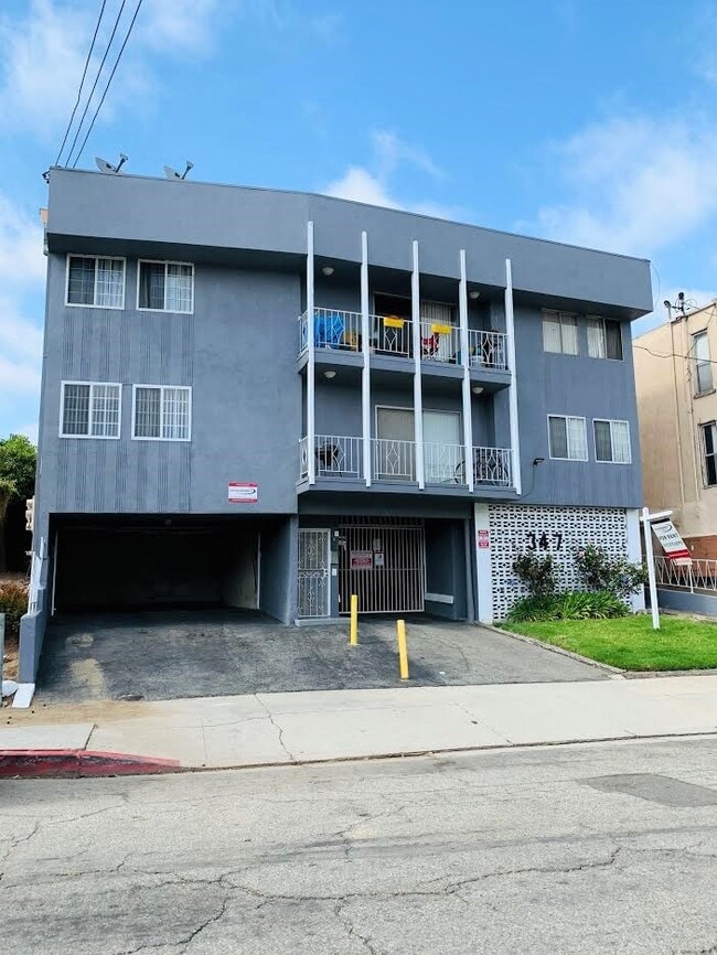 Building Photo - 347 E. Plymouth Inglewood, CA 90302
