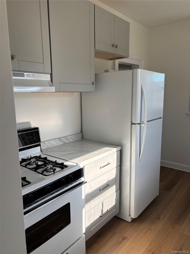 Foto del edificio - 166 Lake Ave