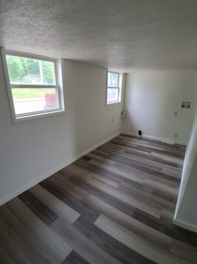 Foto del edificio - 227 W 3rd St