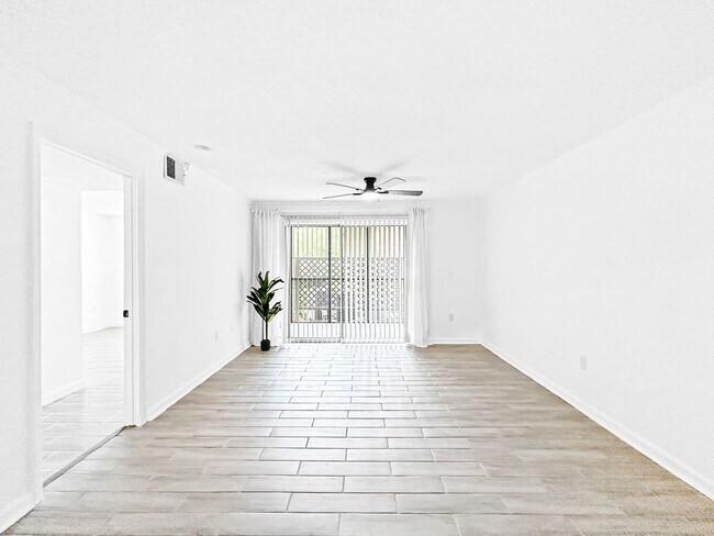 Foto del edificio - Resort-Style Living in a Gated Community – 2 Bed / 2 Bath Condo in Clearwater!
