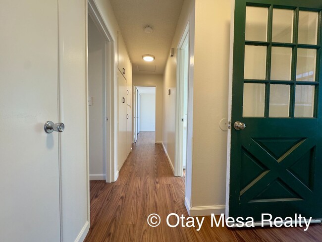 Foto del edificio - Charming 3-Bedroom Home with Expansive Outdoor Space