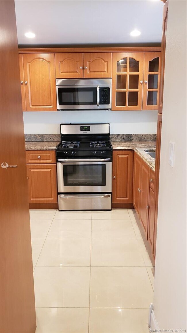 Foto del edificio - 18101 NW 68th Ave