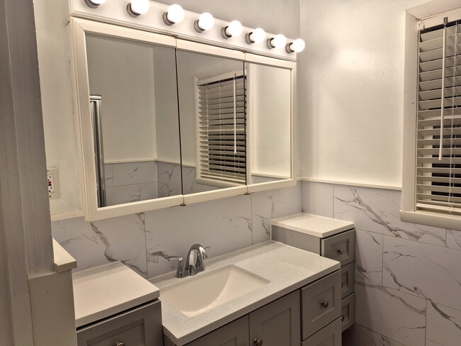 Building Photo - 233 Magellan Dr