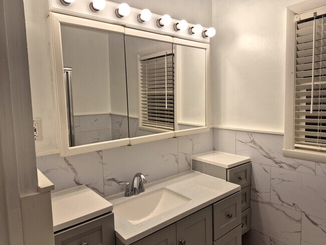 Foto del edificio - 233 Magellan Dr