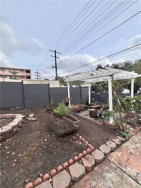 Building Photo - 1915 Echo Park Ave