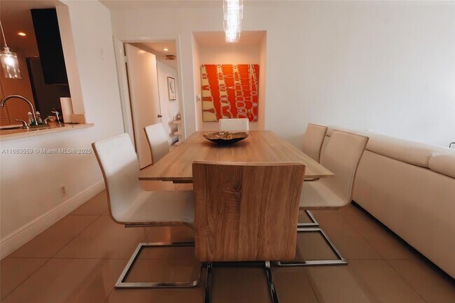 Foto del edificio - 1717 N Bayshore Dr