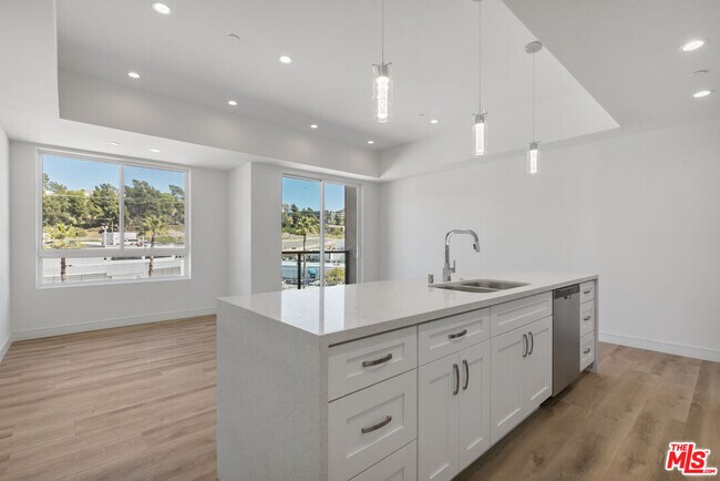 Building Photo - 3835 Multiview Dr
