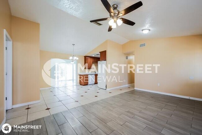 Foto del edificio - 16295 Mintra Ct