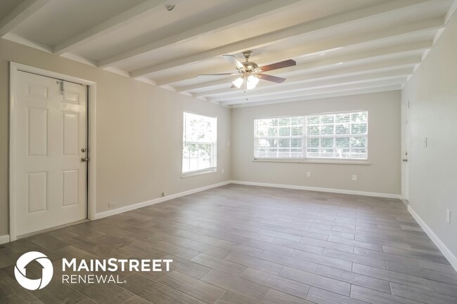 Building Photo - 721 N E St