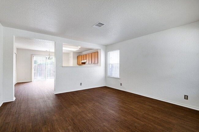Building Photo - Renovated Two-Story in Bridgewood with Com...