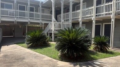 Building Photo - 2006 Sul Ross St