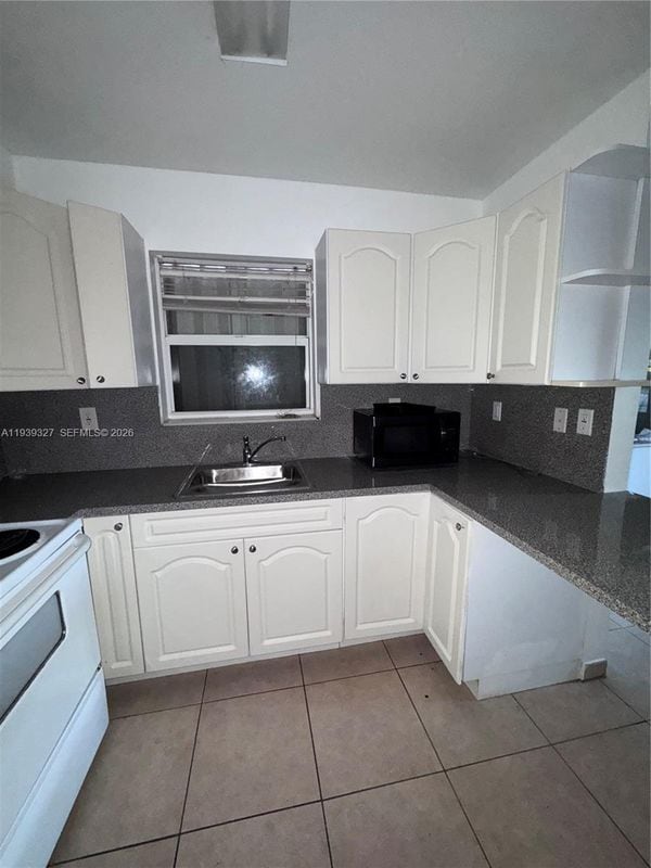 Building Photo - 14140 NE 2nd Ct