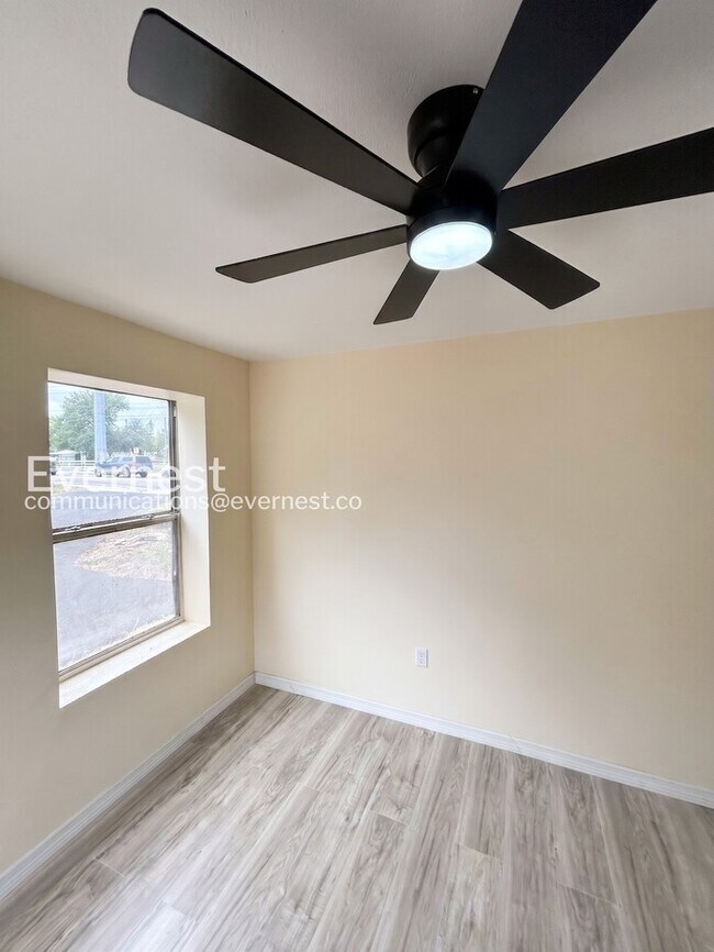 Foto del edificio - 5680 28th St N