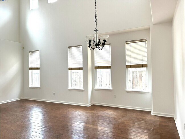 Building Photo - 2609 Pearlite Way