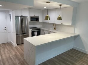 Building Photo - 100 Edgewater Dr