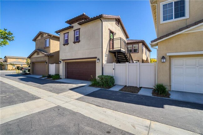 Guest House over garage - 3431 N Oxnard Blvd