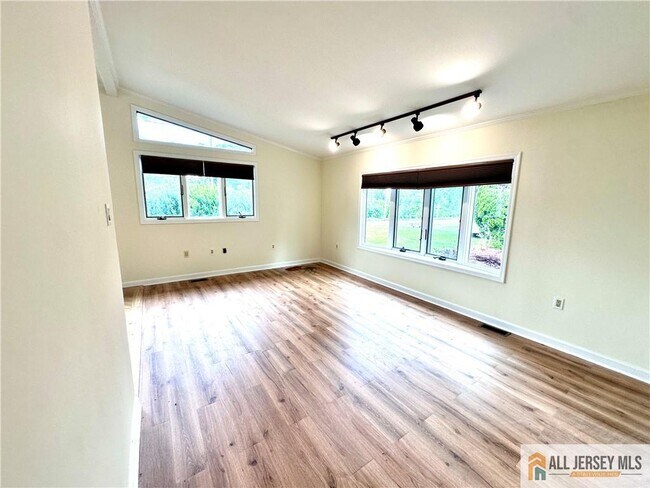 Foto del edificio - 2370 US-130