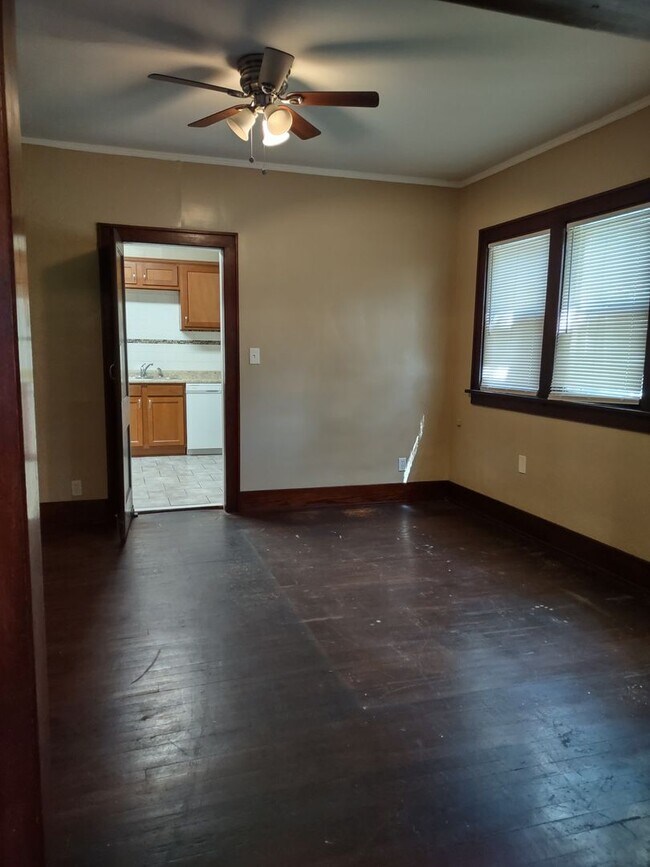 Building Photo - 1417 N 31st St Charming 3 bed 2 bath Townh...