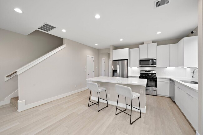 Foto del edificio - 8670 Easthaven Blvd