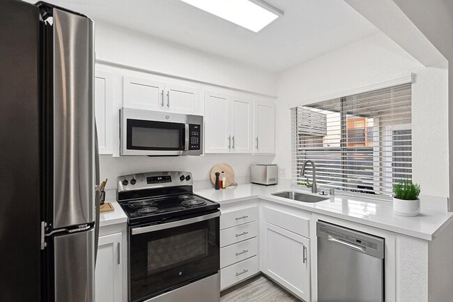 Building Photo - Horizon