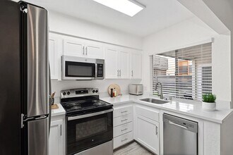 Building Photo - Horizon