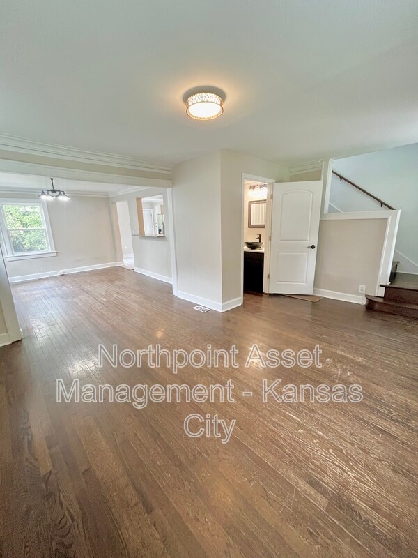 Building Photo - 5526 Woodland Ave
