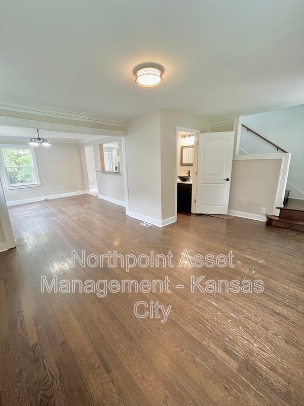 Foto del edificio - 5526 Woodland Ave