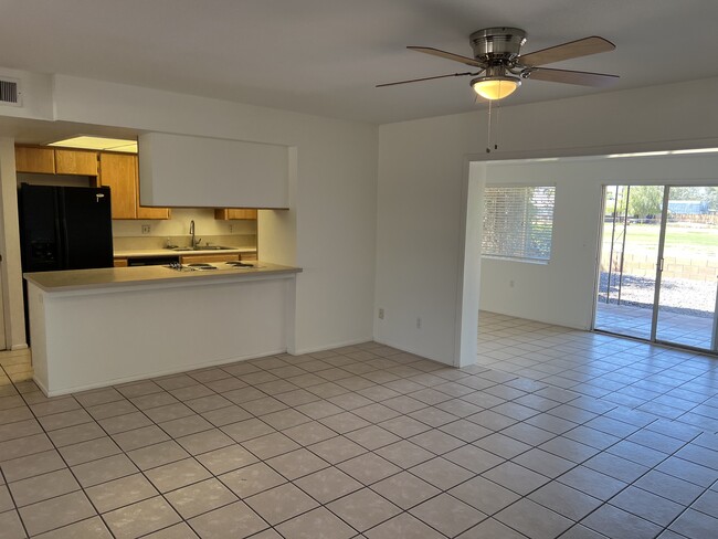 Building Photo - 848 S Saranac Ave