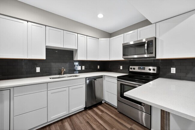Building Photo - 935 La Posada Dr