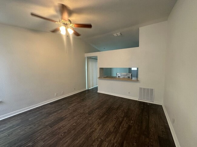 Building Photo - 4001 Colonial Sun Dr