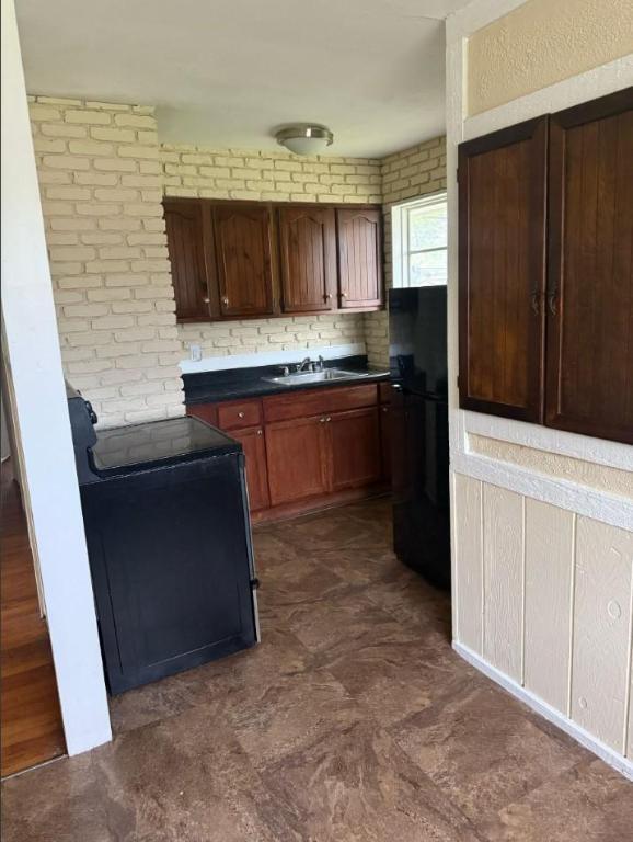Building Photo - 5619 Sanborn Dr