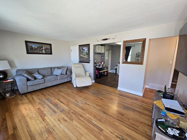 Building Photo - Ranch home in Nothglenn