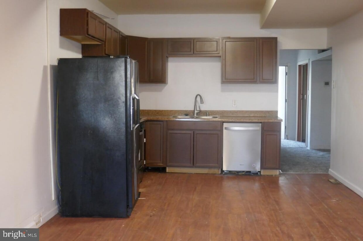 Foto principal - 210 E 14th St