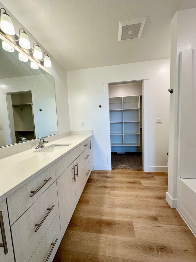 Foto del edificio - Nibley Townhomes
