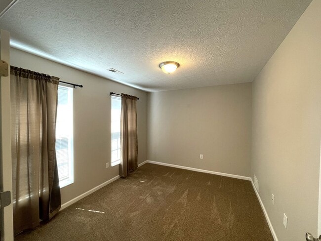 Building Photo - 5580 Crystal Falls St