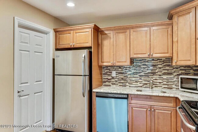 Building Photo - 116 Amberly Dr