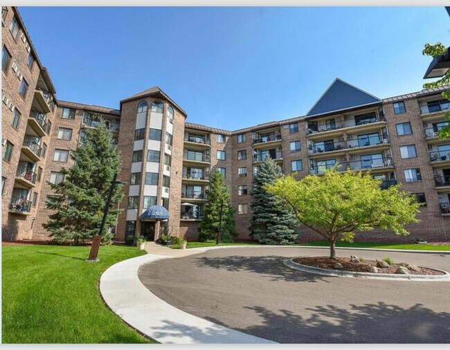 Kenzington Condominiums - 2601 Kenzie Ter