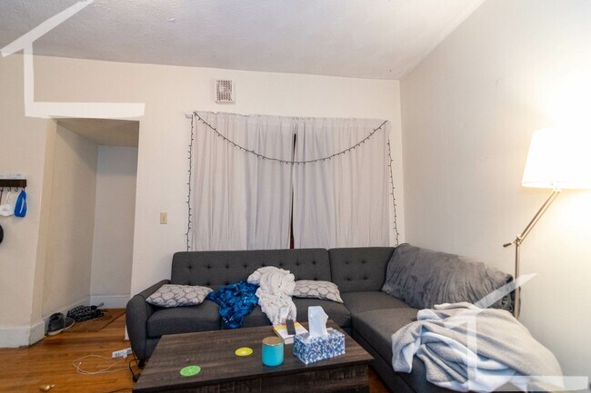 Foto del edificio - 6 Glenville Ave