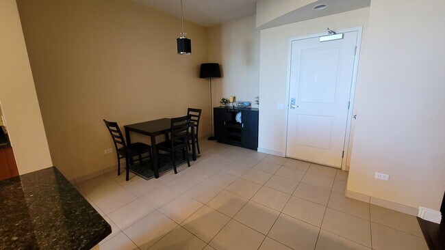 Foto del edificio - ***GORGEOUS FURNISHED 1 BEDROOM CONDO AT A...