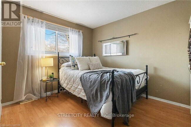 Photo du bâtiment - 95 Kinburn Crescent