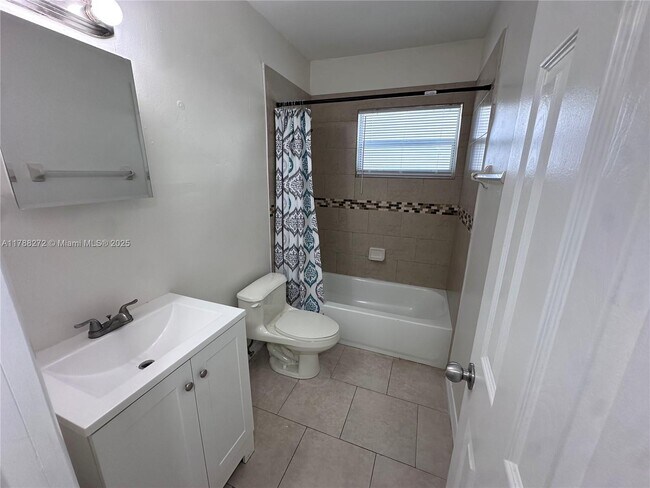 Foto del edificio - 16150 NE 19th Ct