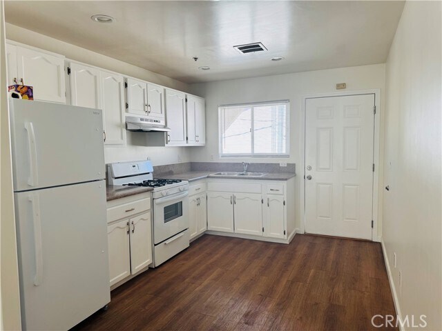 Foto del edificio - 7228 Independence Ave