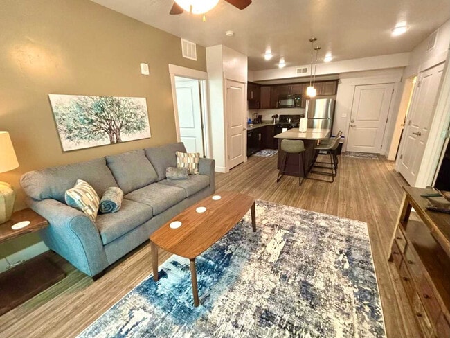 Building Photo - 460 E 400 S