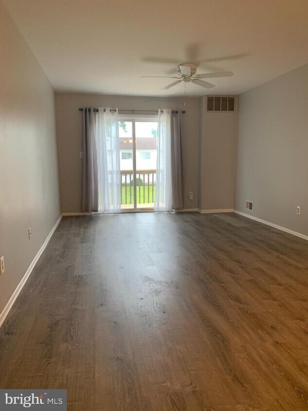 Primary Photo - 413 Dove Ct